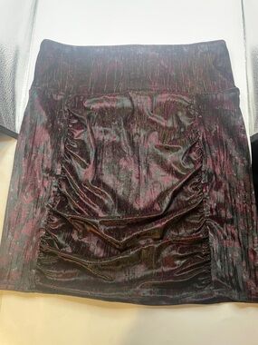 Free People Women's skirt / Ruched Velvet Pencil Skirt in Deep Burgundy 000836